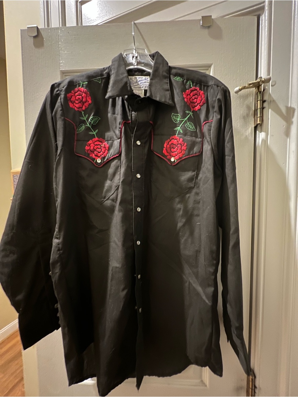 Rockmount Ranch Wear vintage western shirt with roses and pearl snap buttons